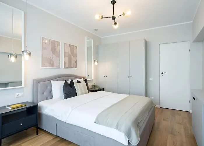 Bright & Calm - 2br - Location Апартаменти